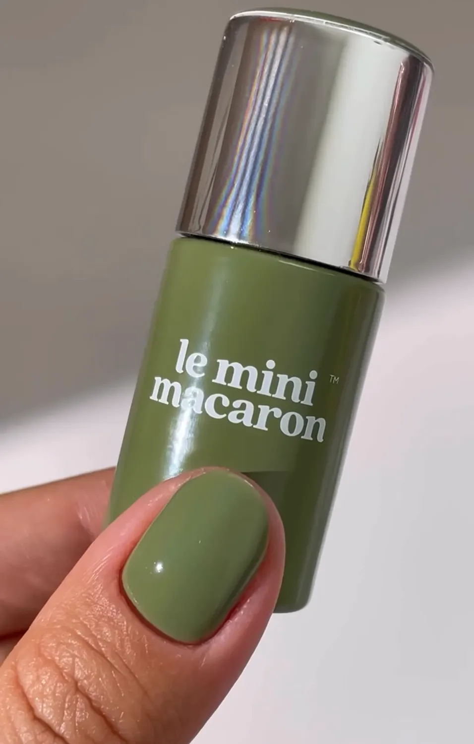 Le Mini Macaron Serene Green gellak 8,5 ml olivengrøn
