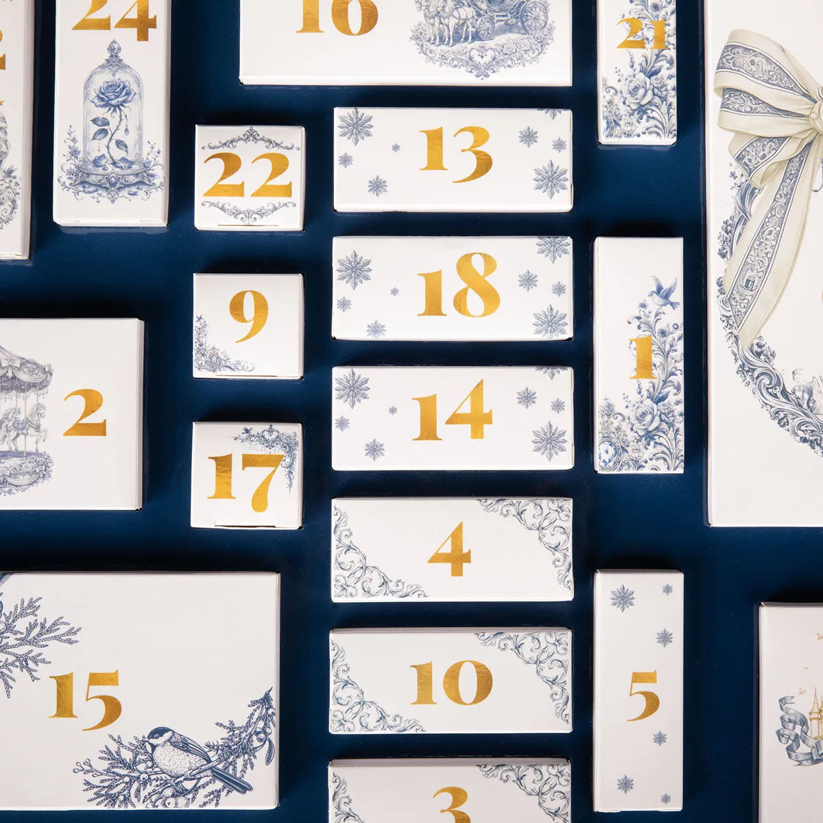 Emmi-Nail Adventskalender 2026 med 24 negleoverraskelser