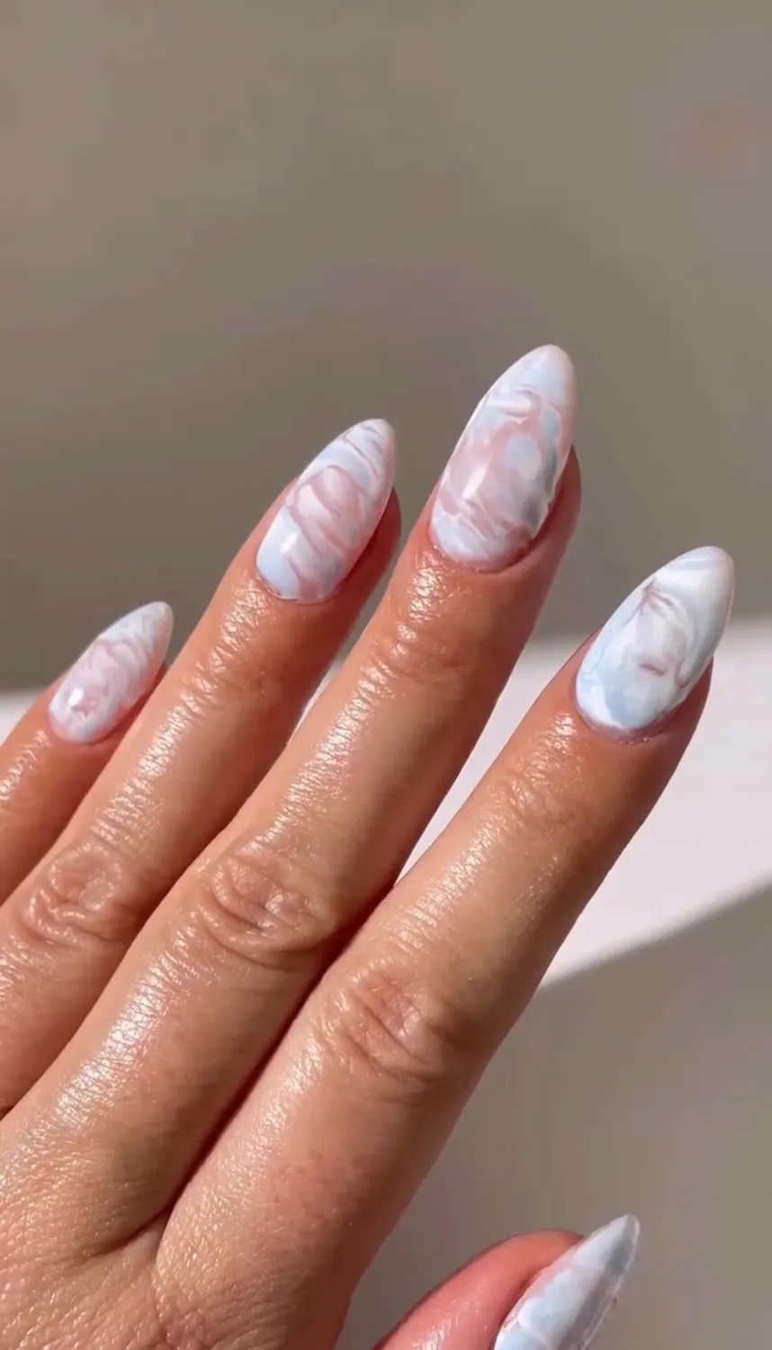 Le Mini Macaron Blooming Gel nail art transparent