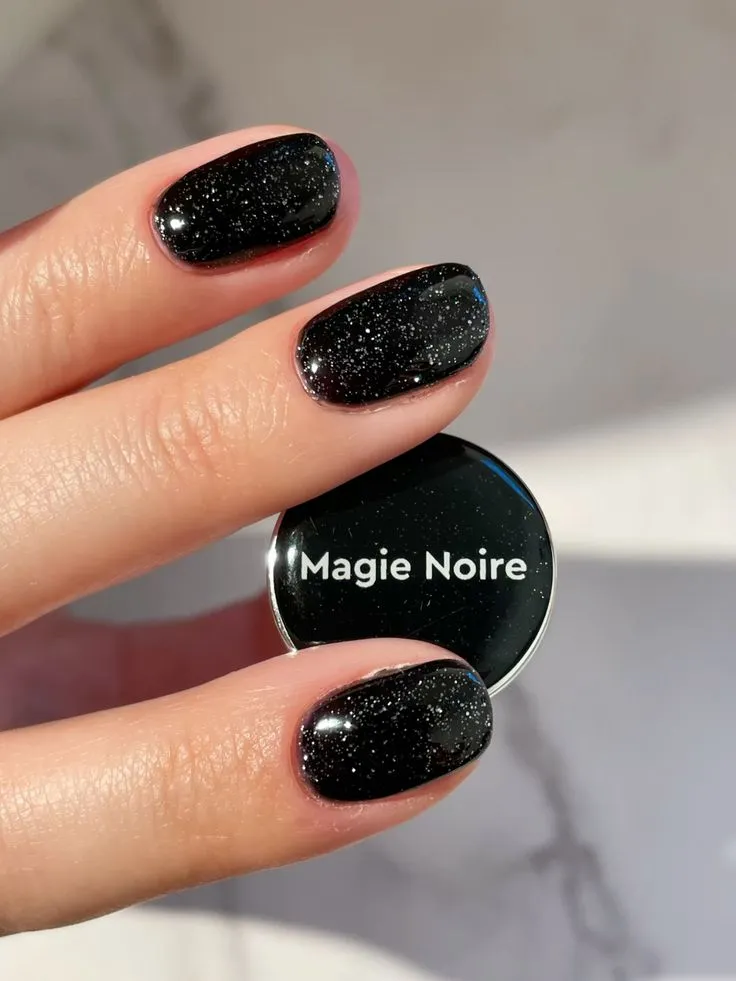Le Mini Macaron Magie Noire gellak 8,5 ml sort