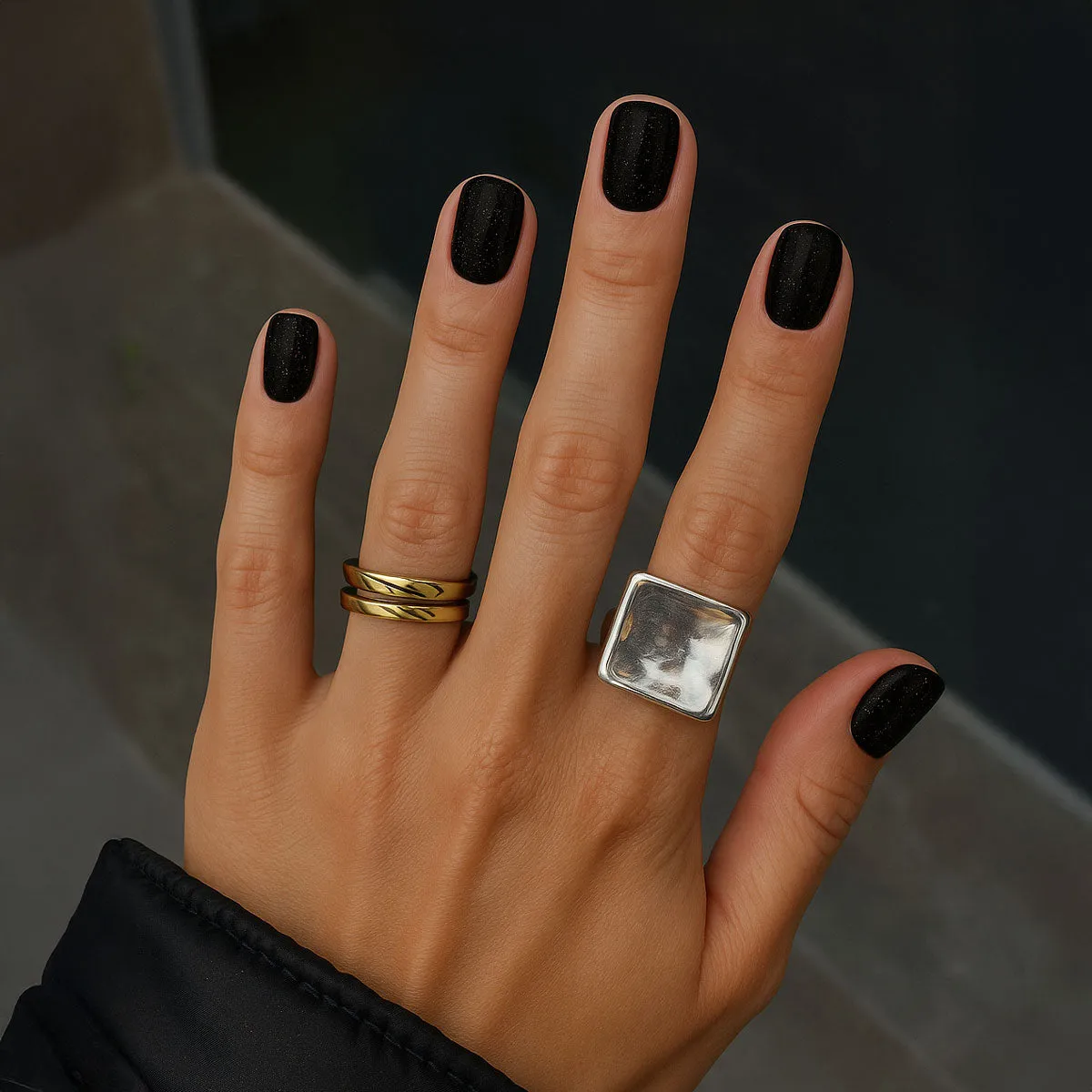 Emmi-Nail Onyx F602 farvegel 5 ml sort med sølvglimmer