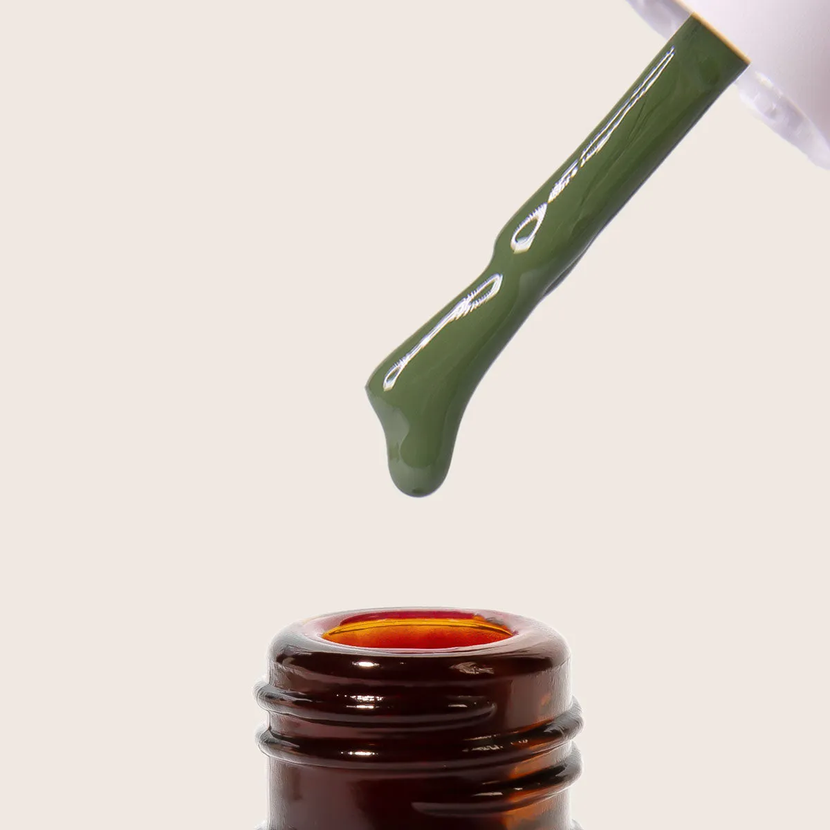 Emmi Shellac Olive L370 UV-lak 15 ml høj dækkeevne