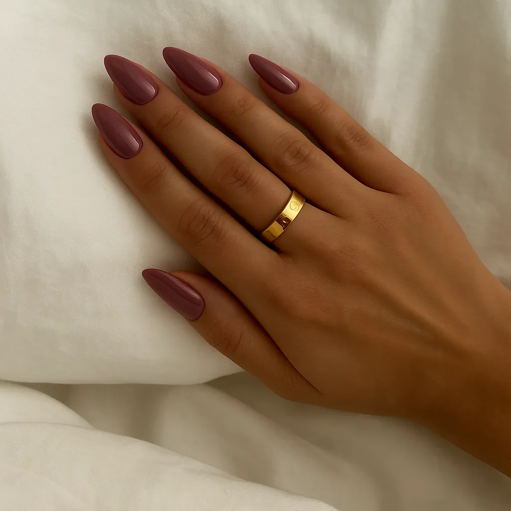 Emmi-Nail Nude 4 F104 farvegel 5 ml mørk morbær