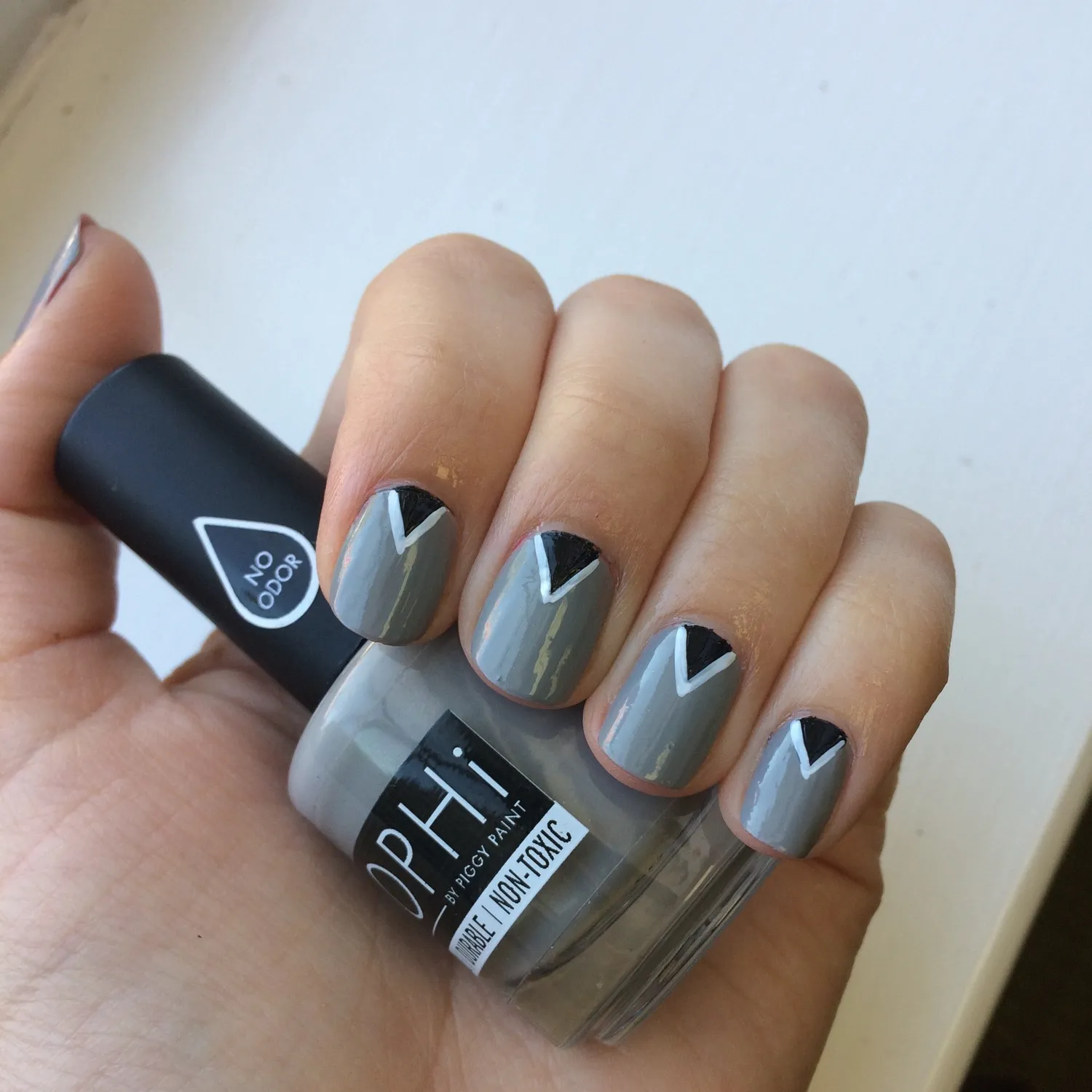 Piggy Paint SOPHi Eiffel of Love neglelak lysegrå 15 ml vandbaseret