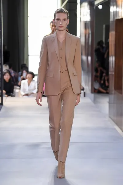 LVX Sandstone neglelak dyb taupe