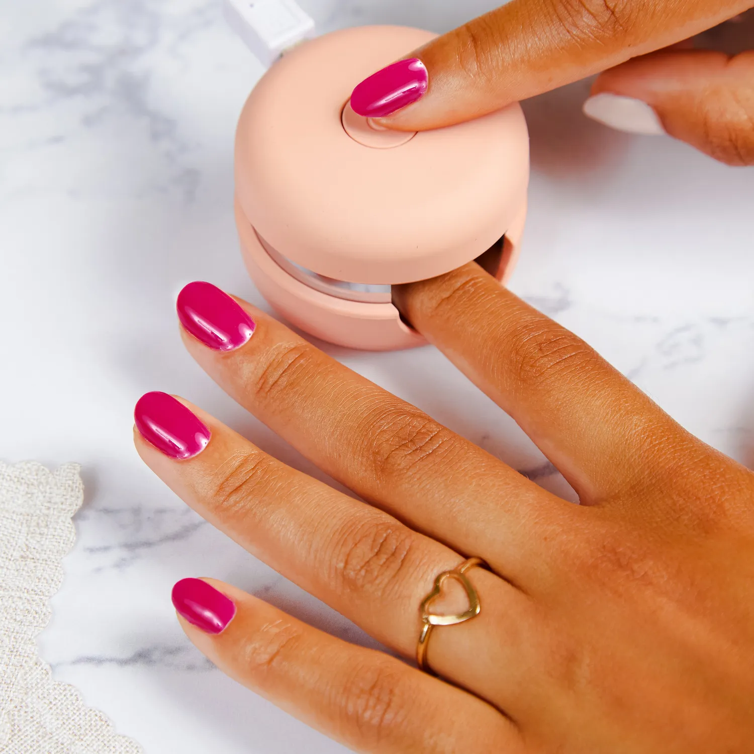 Le Mini Macaron Bisous Magenta gellak 8,5 ml pink