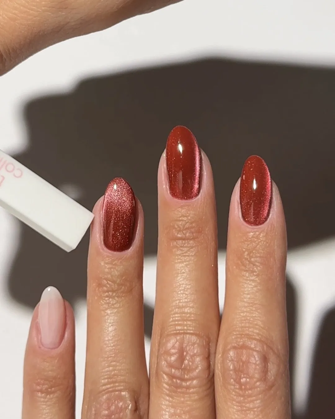 The Gel Collection 275 Nightcap gel polish rød cat eye