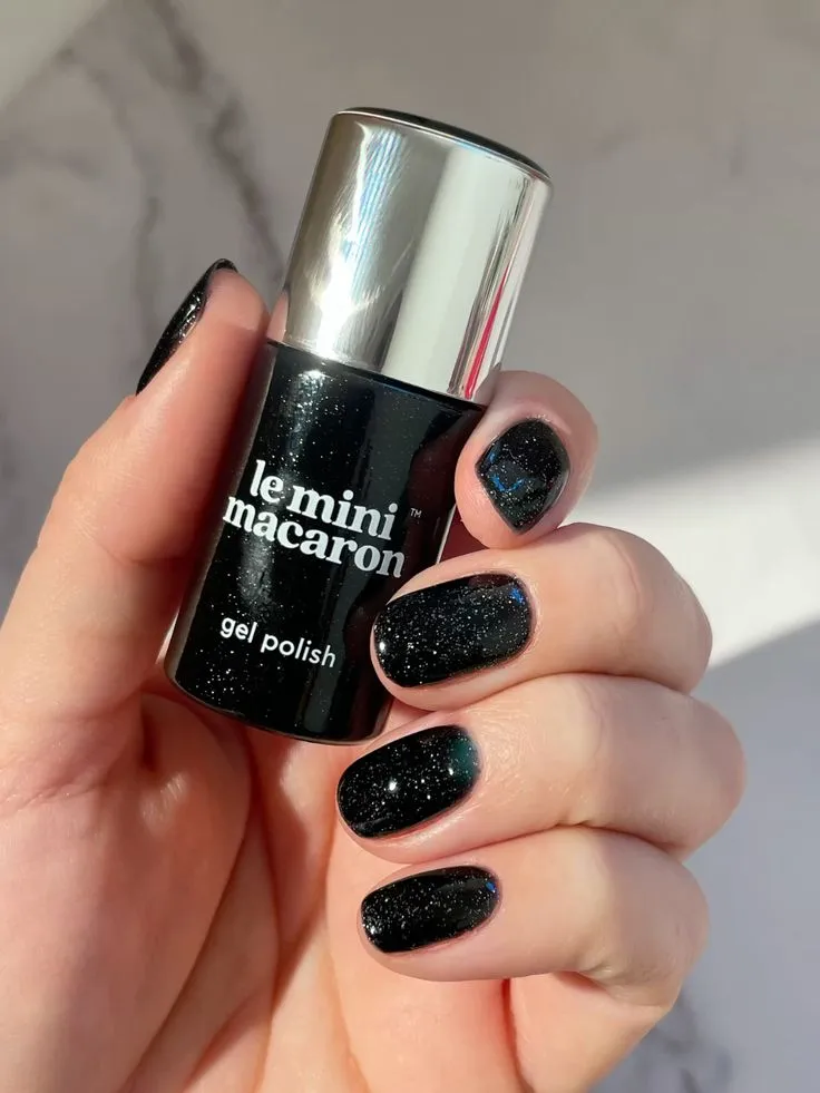 Le Mini Macaron Magie Noire gellak 8,5 ml sort