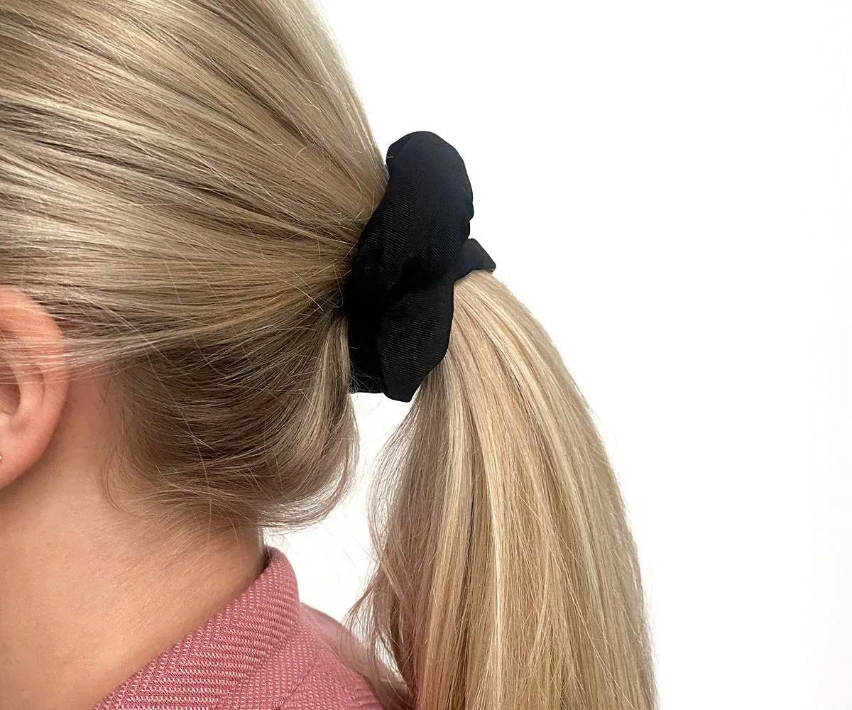 Emmi-Nail Club Laque Scrunchie hårelastik med drinklåg