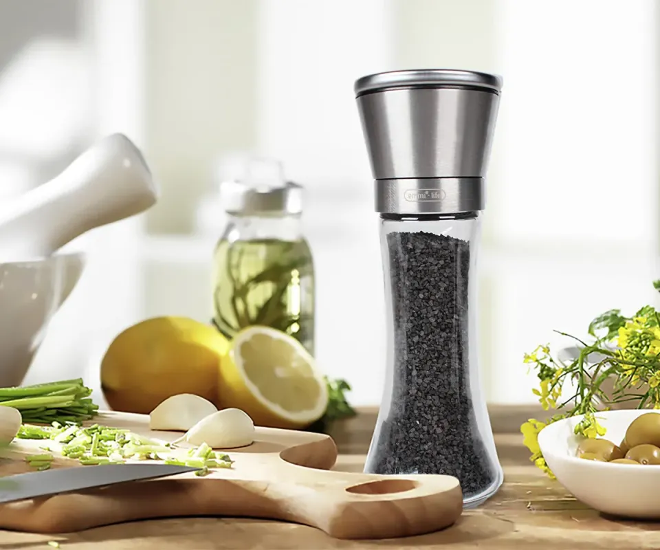 Emmi-Nail emmi-Life sort salt 180g med saltmølle
