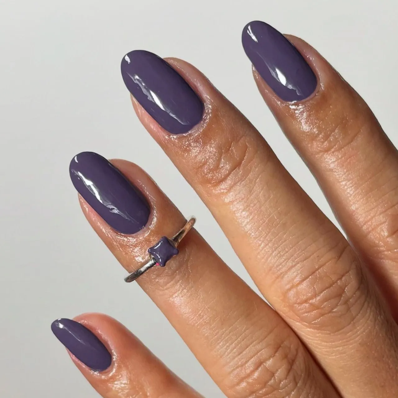 Piggy Paint SOPHi FEETured Attraction neglelak mat lilla-grå 15 ml