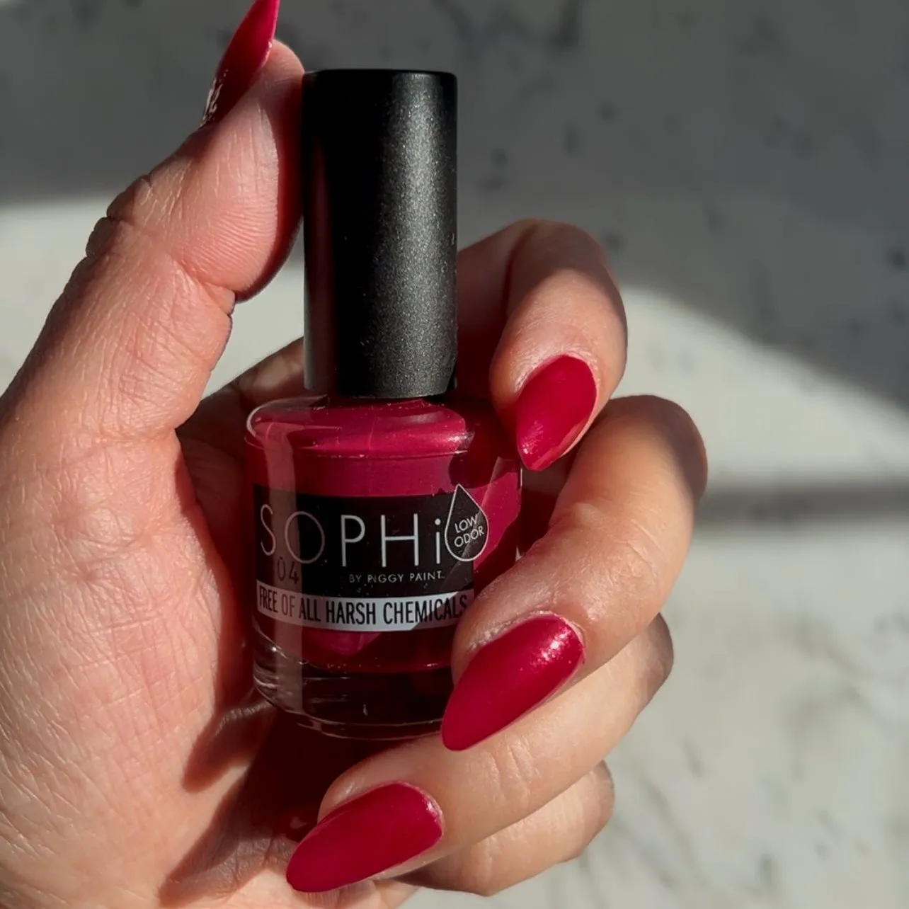 Piggy Paint SOPHi Out of the Cellar neglelak 15 ml shimmer merlot