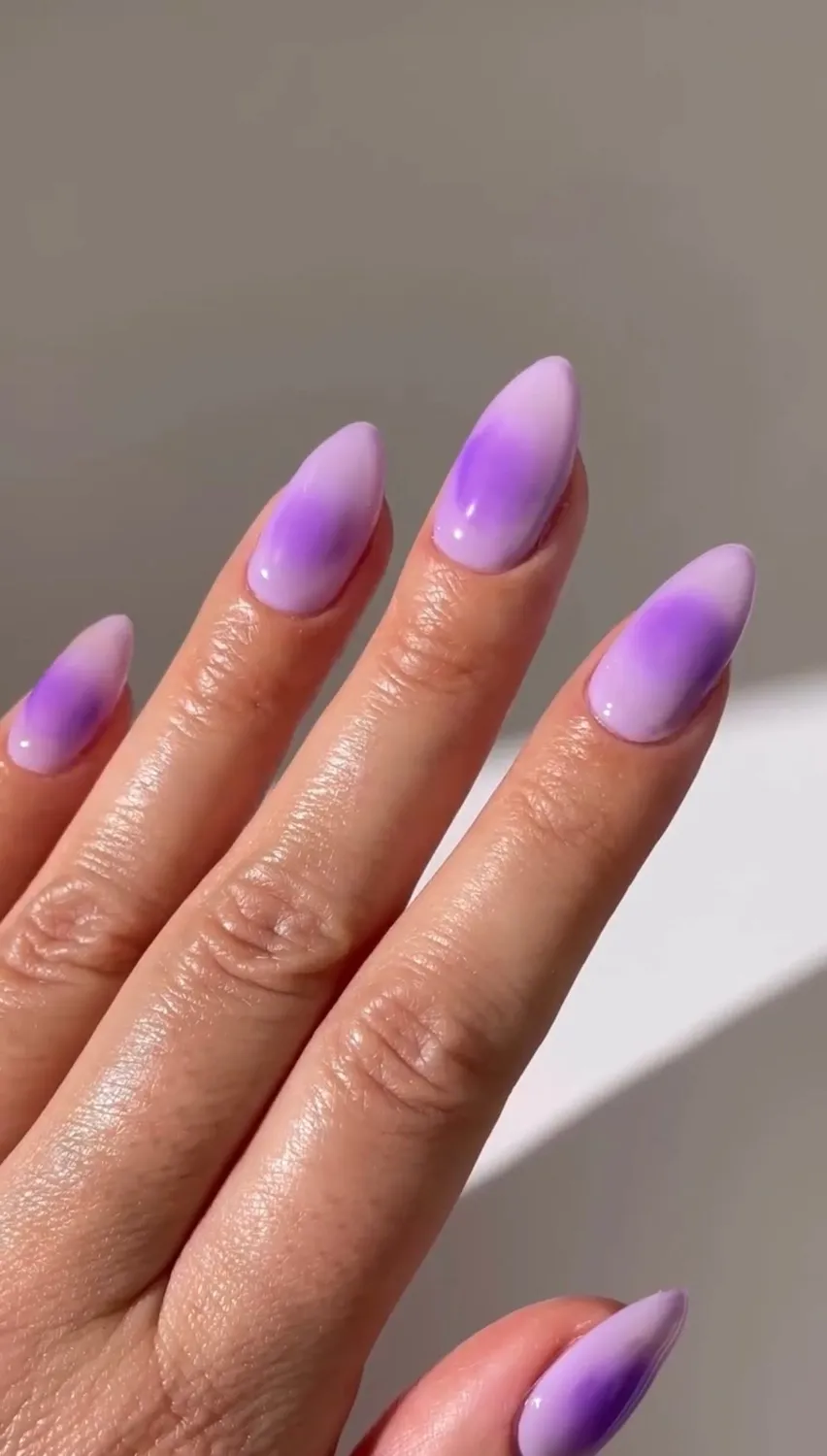 Le Mini Macaron Blooming Gel nail art transparent