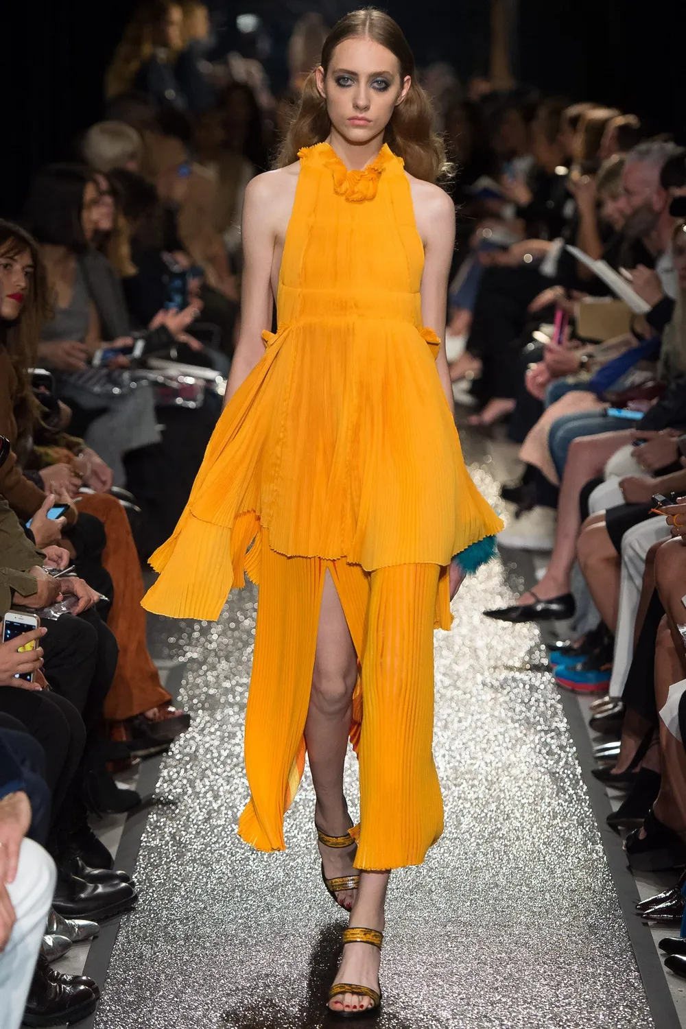 LVX Saffron neglelak gylden orange